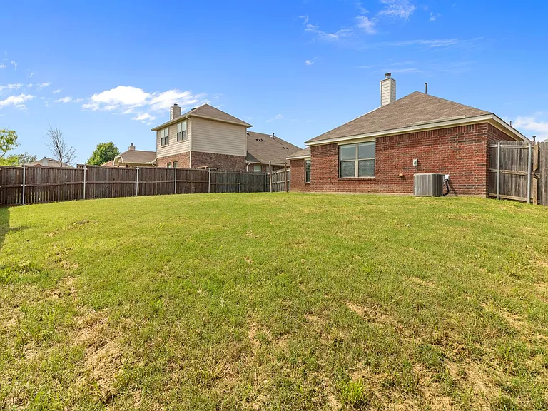 8204 Tierra Del Sol Rd — Photo 5