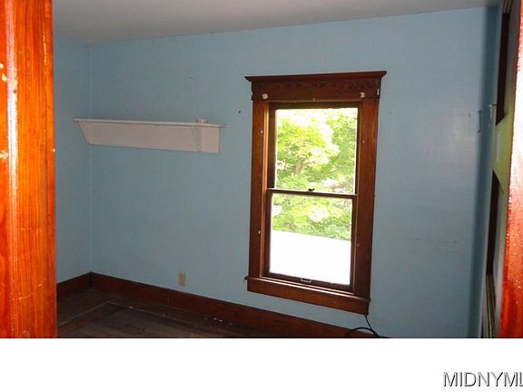 2nd image of 28 William St