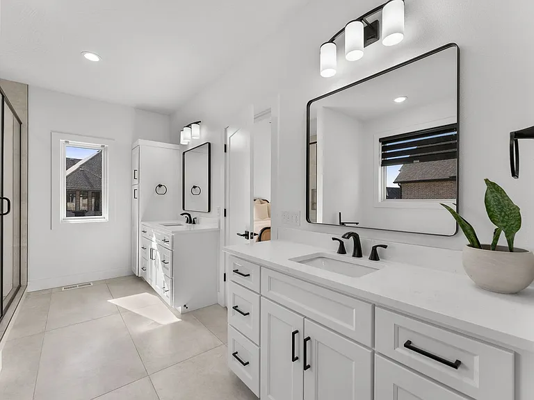 4464 E Lancaster Way — Photo 23