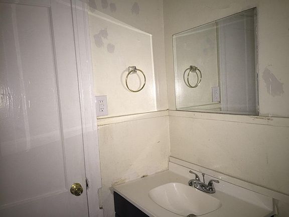 4th image of 620 W Saint Johns Ave