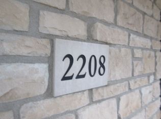 2208 Landcrest Dr, Lancaster, OH 43130