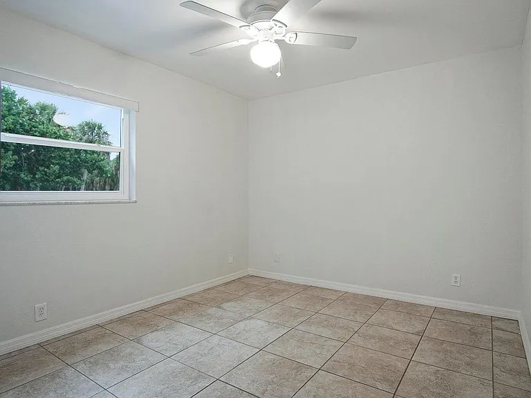 2132 Pelican Ter — Photo 10