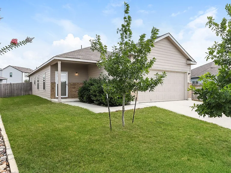 10906 Airmen Dr — Photo 3