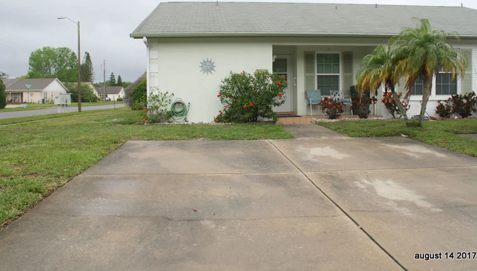 Coming Soon Cozy 2 Bedroom 2 Bath In Great Location — Photo 2