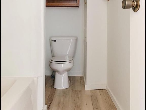5th image of 822 Waugoo Ave