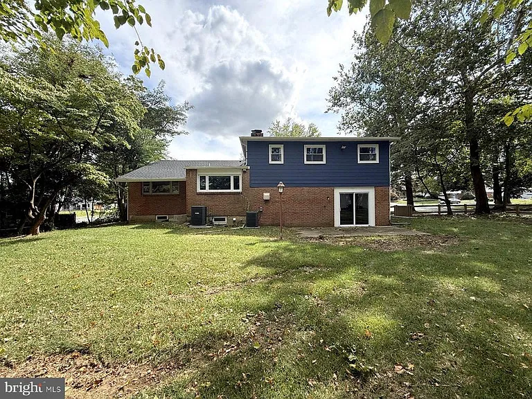 355 Cherry Hill Blvd — Photo 32