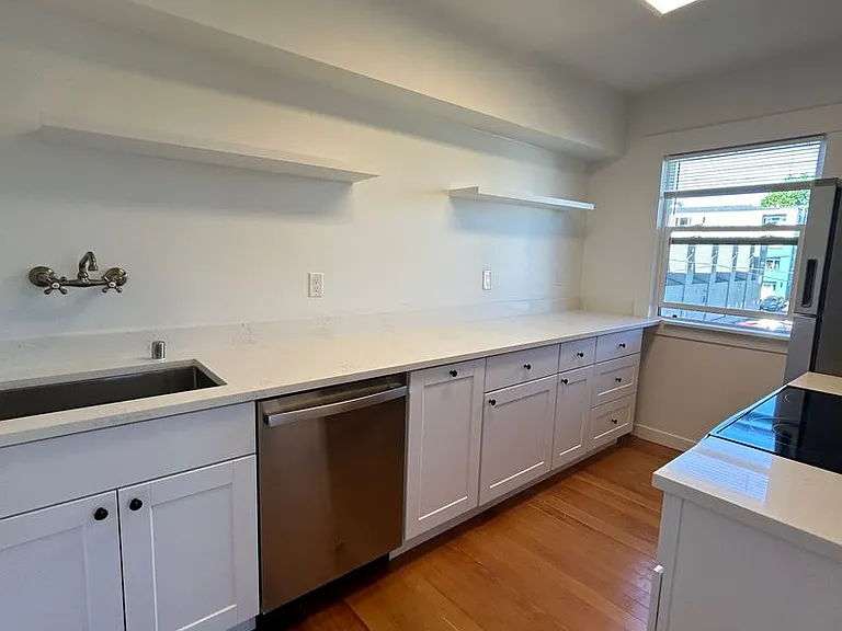 1223 W Nickerson St — Photo 23