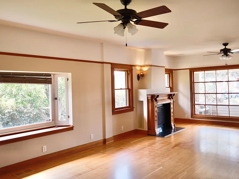 6433 Crescent St — Photo 5