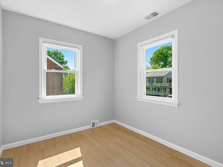 4814 Fox St — Photo 10