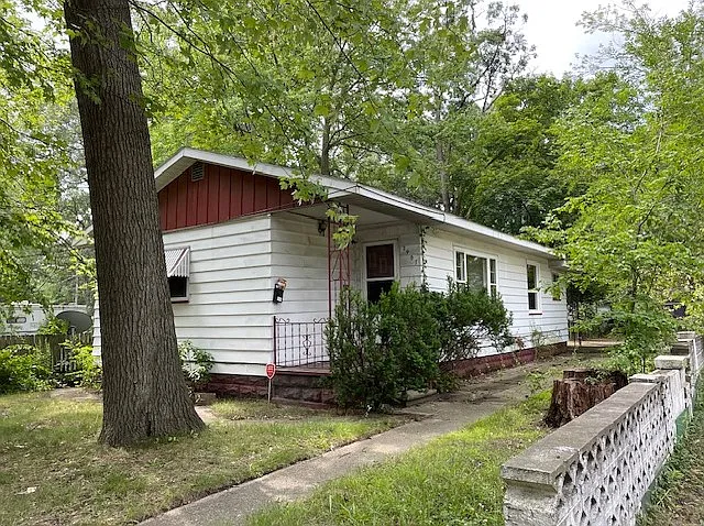 2907 Wood St photo 1