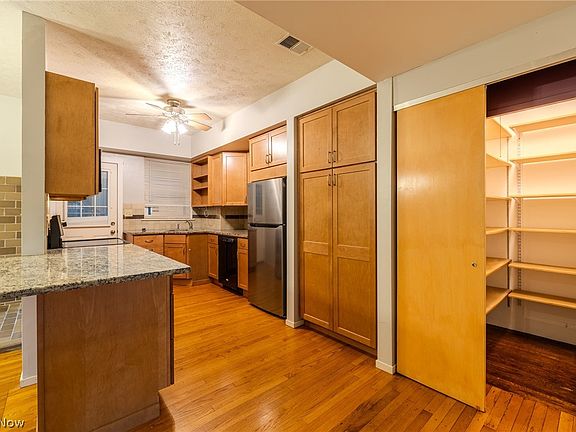 4th image of 2472 Overlook Rd Unit 10