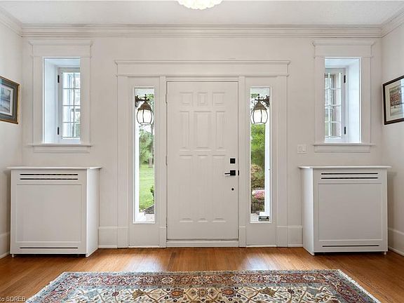 4th image of 449 Norfolk St S
