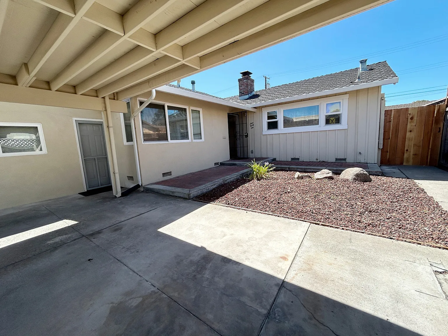 3 bed, 2.5 bath, 1671 sqft, $4,950 — Photo 2