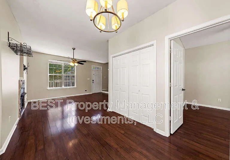 8130 Kings Creek Dr — Photo 9