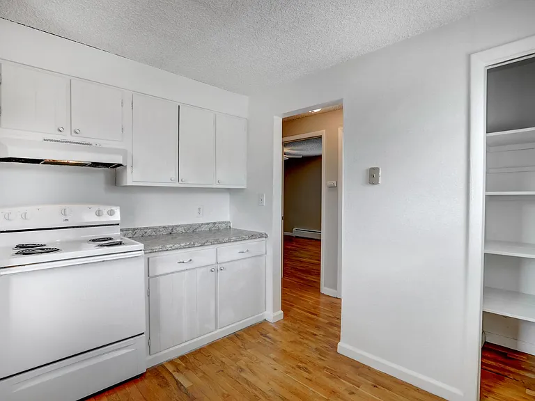 140 S Ogden St — Photo 16