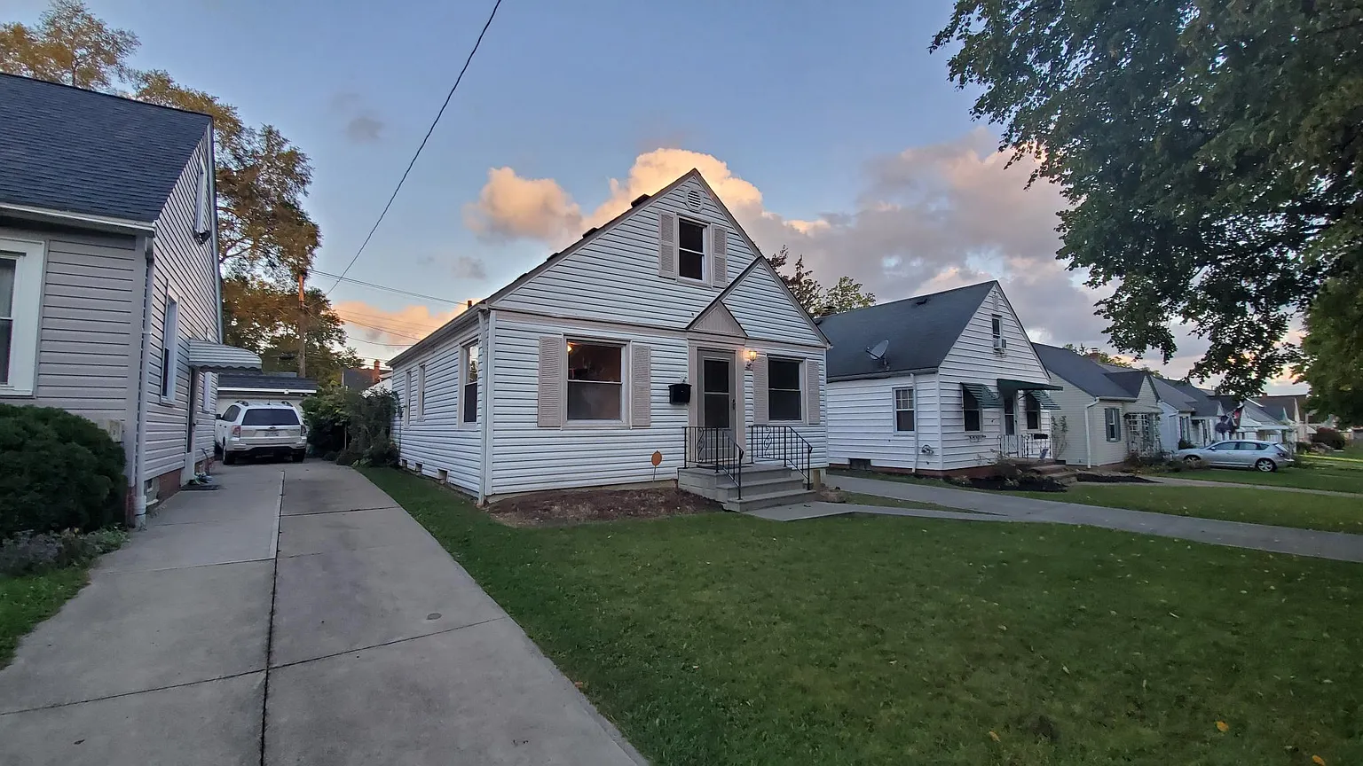 4348 W 57th St photo 1