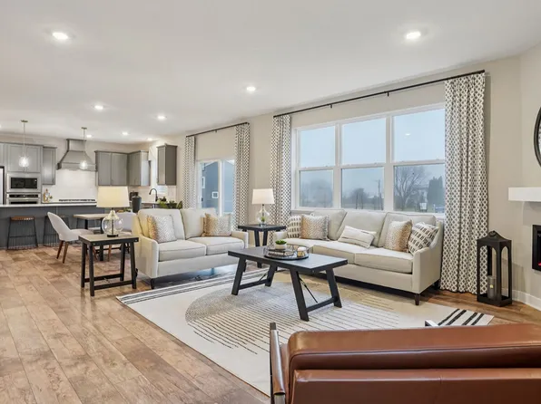 2095 Kestrel Dr, Shakopee, MN 55379