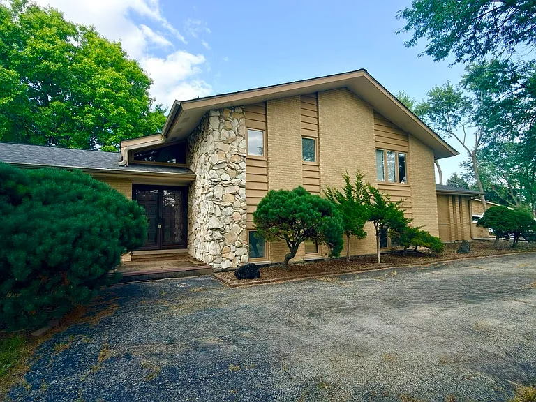 7826 Dunham Rd — Photo 2