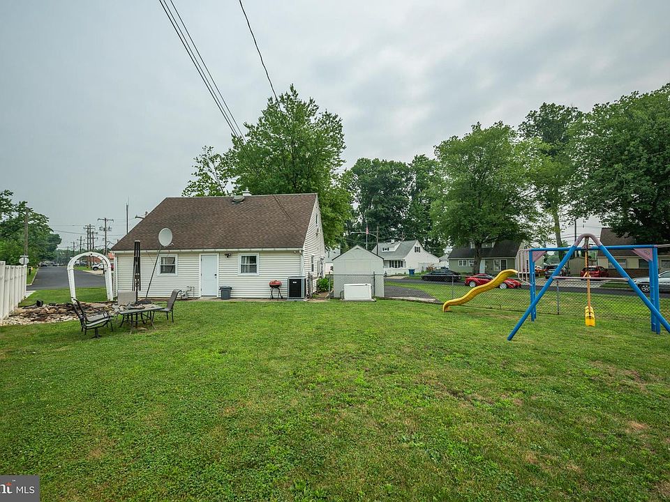 1st image of 587 Arbor Rd
