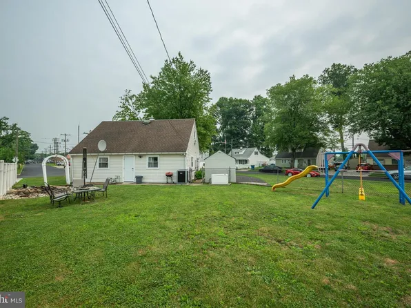 587 Arbor Rd, Morrisville, PA 19067