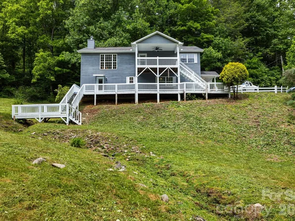 100 Woven Cloud Ln, Waynesville, NC 28785