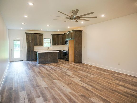 3rd image of 616 Prospect Trl