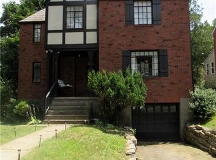 811 Fruithurst Dr, Mt Lebanon, PA 15228