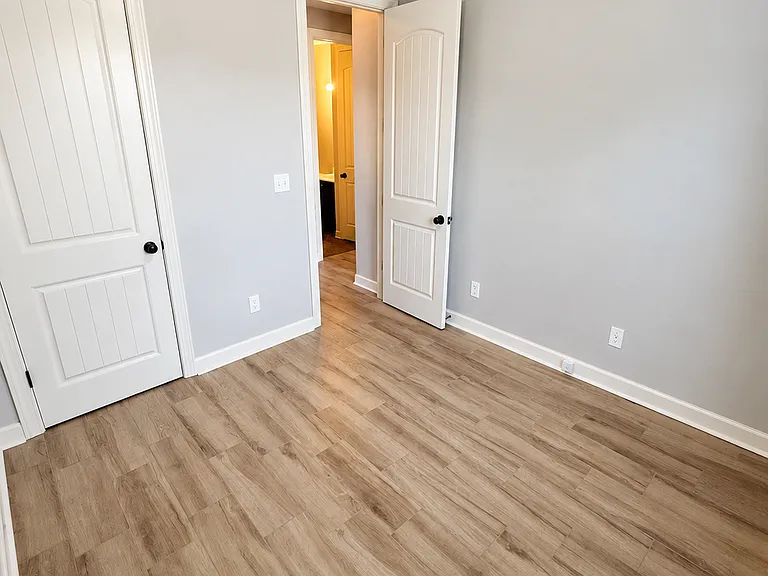 1398 Sawmill Creek Ln — Photo 14