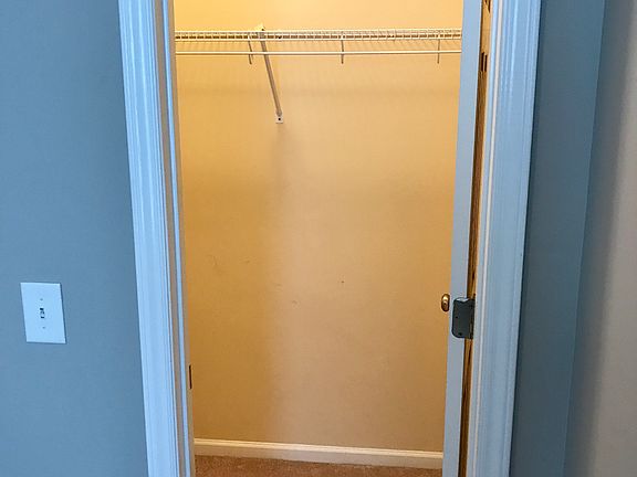 Guest room 1 walk-in closet