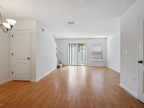 4th image of 4789 Playschool Dr