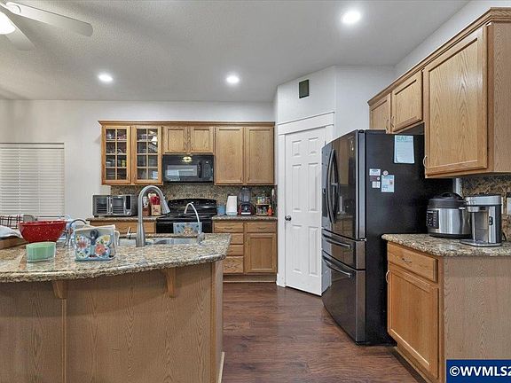 5th image of 888 Morning Glory Dr