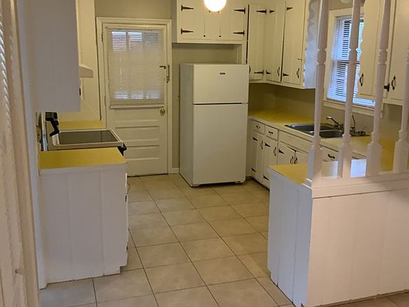5th image of 915 Greenlawn Dr