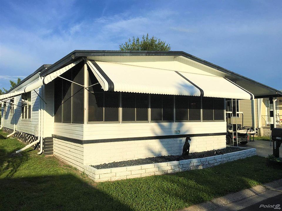 Spacious 2/2 in Village Green!