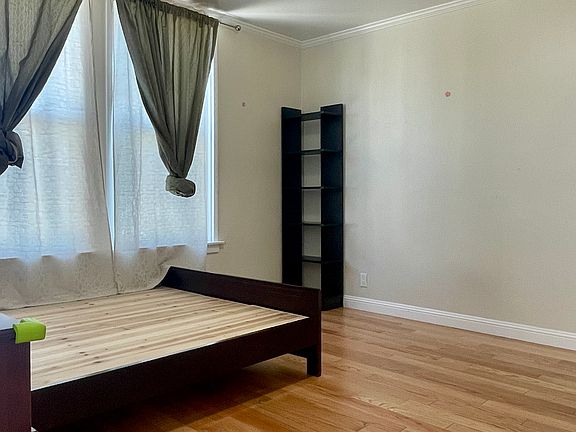 4th image of 418 Athens St