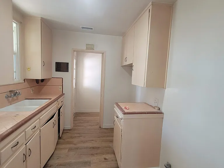 248 Ford Ave #A — Photo 3