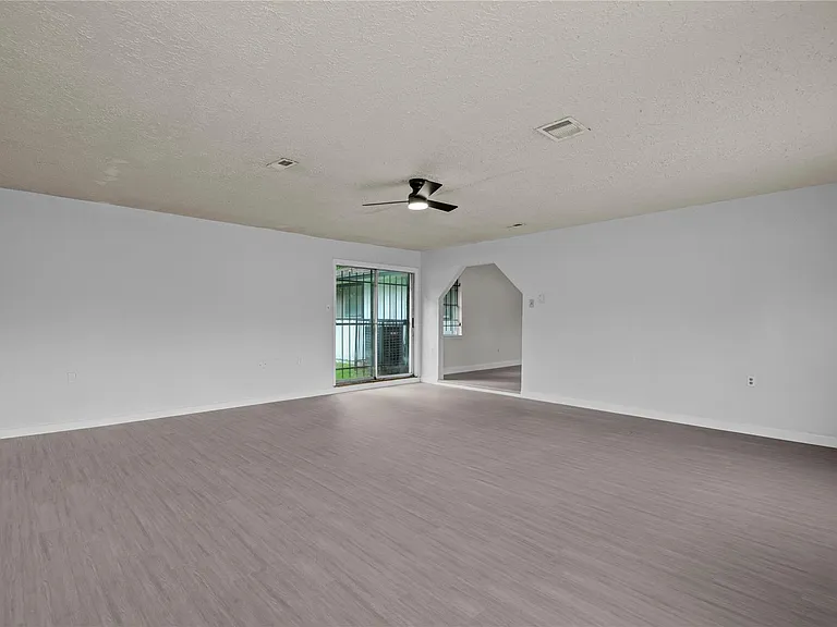 7329 Gleason Rd — Photo 7