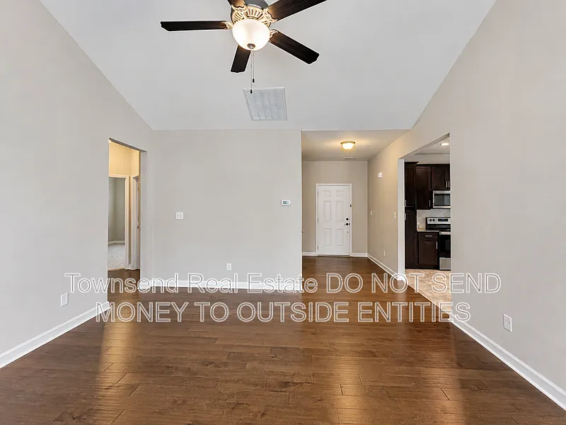 3 bed, 2.0 bath, 1643 sqft, $1,995 — Photo 4