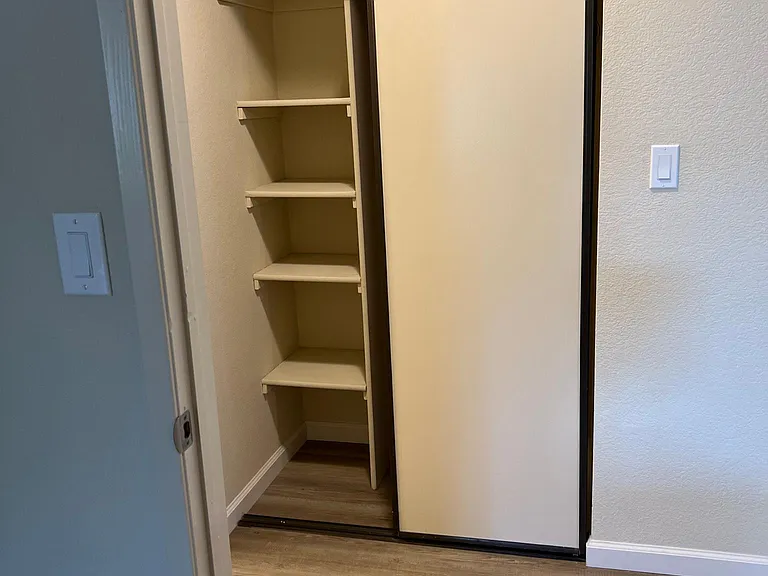 Windemere Apartments — Photo 15