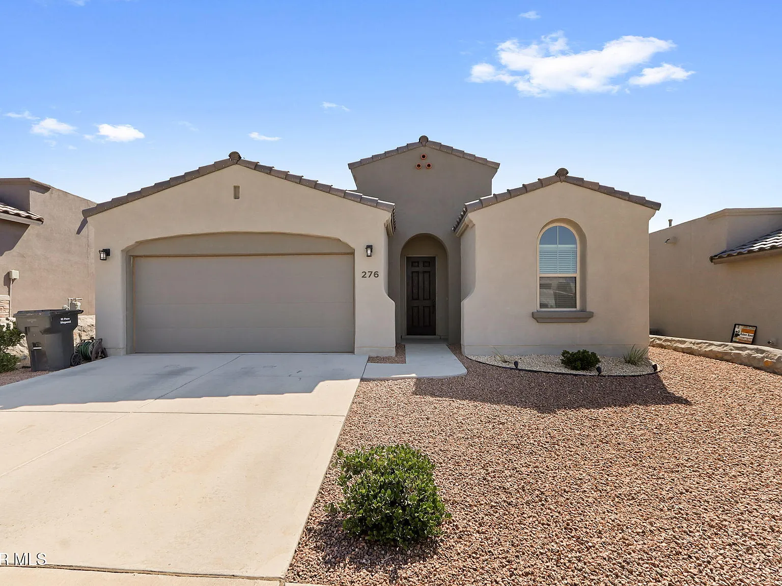 4 bed, 2.0 bath, 1832 sqft, $2,100 — Photo 2