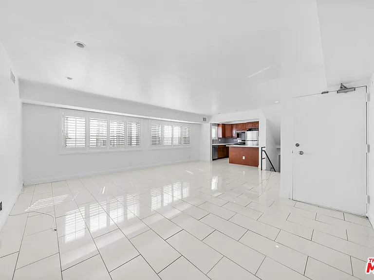 148 S Reeves Dr #4 — Photo 7