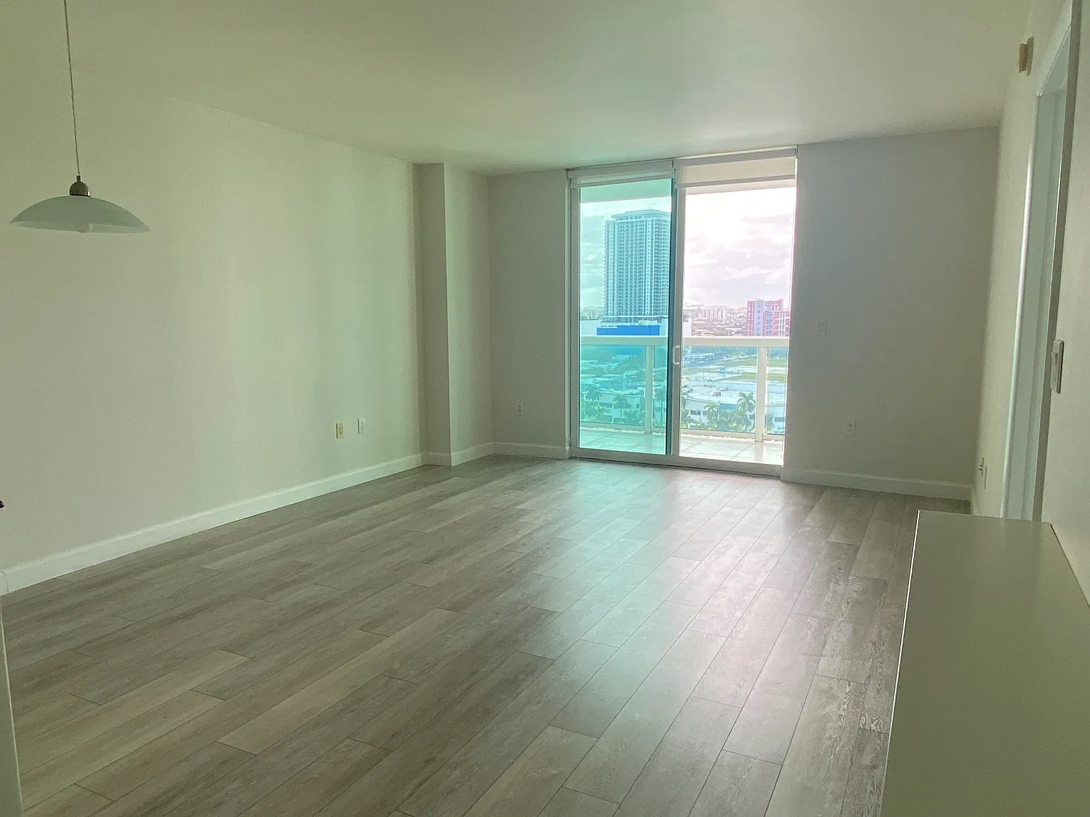 1 bed, 839 sqft, $2,800 — Photo 3
