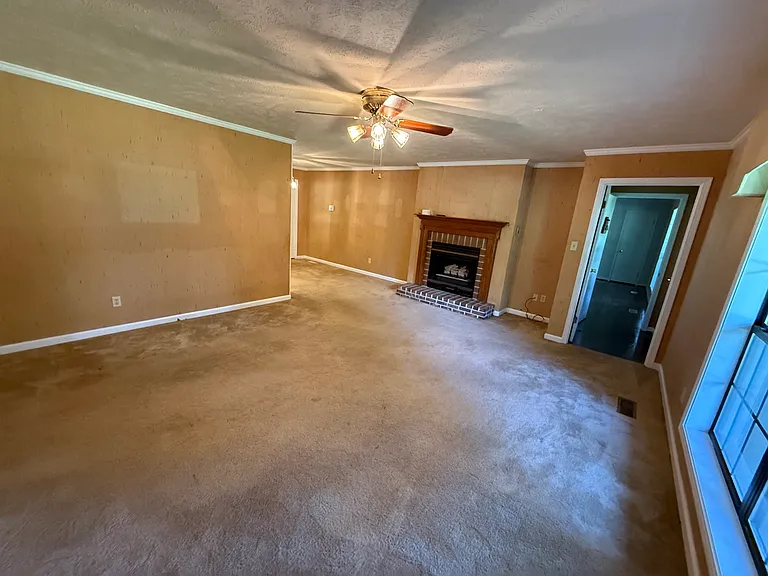 102 Hickory Hill Dr #B — Photo 8