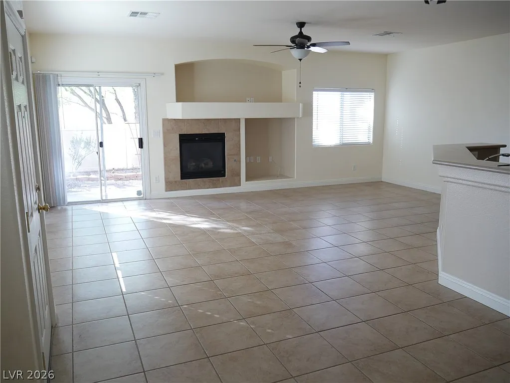3 bed, 2.5 bath, 1625 sqft, $1,800 — Photo 4
