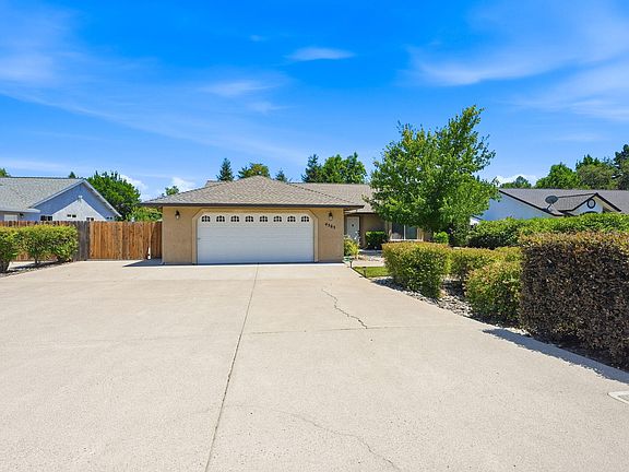 2nd image of 4565 Cerro Ln