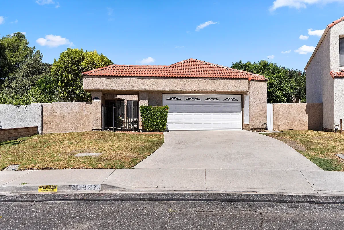 3 bed, 1356 sqft, $3,800 — Photo 1