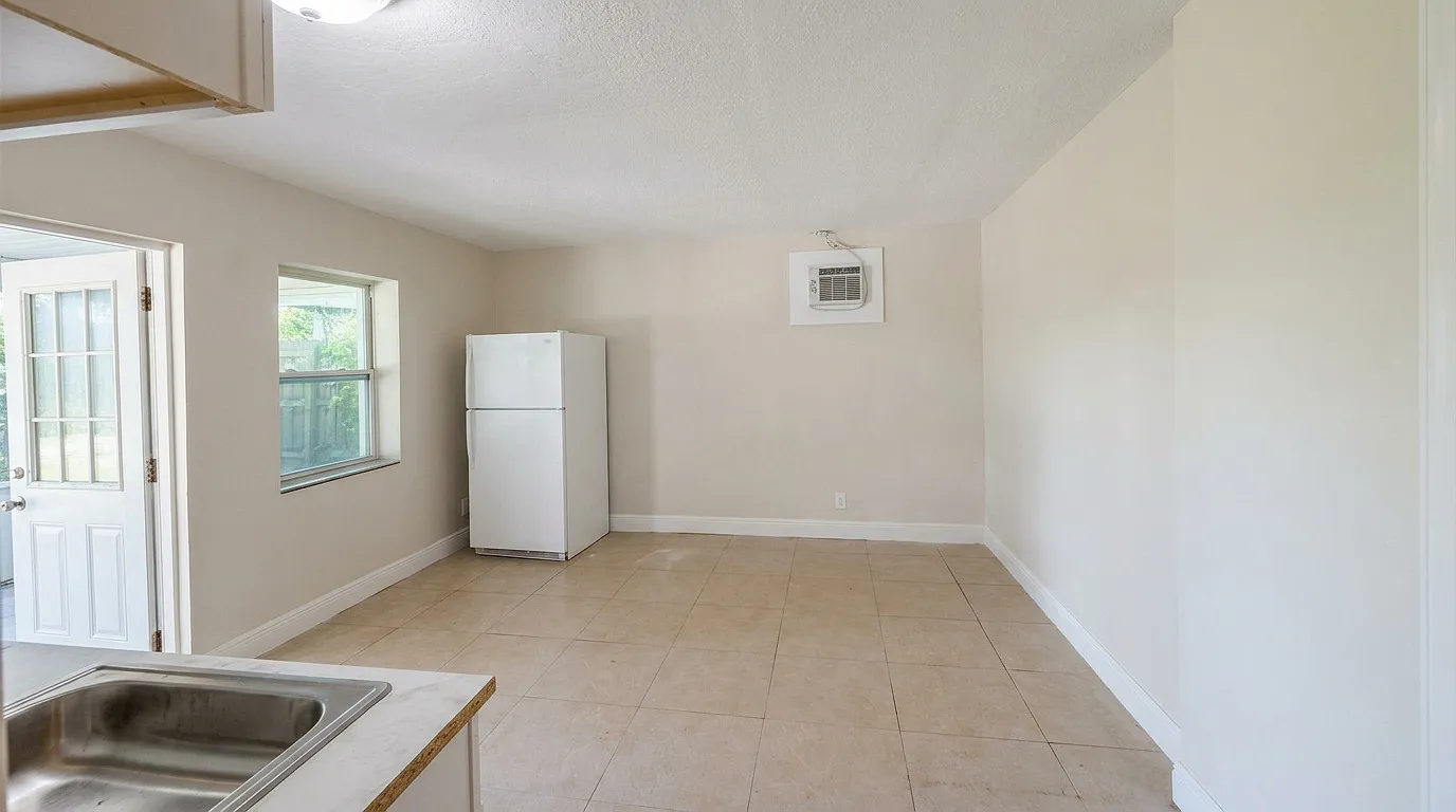 1 bed, $1,200 — Photo 4