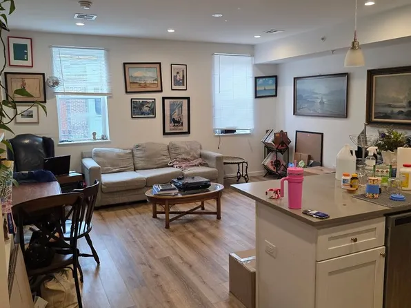 737 S 4th St, Philadelphia, PA 19147