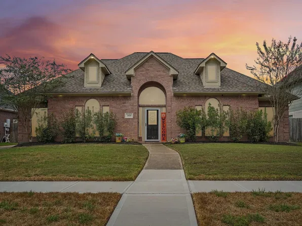 2424 Piney Woods Dr, Pearland, TX 77581