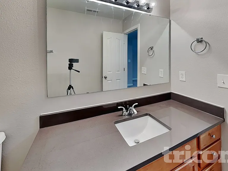 1129 Hawick Dr — Photo 14
