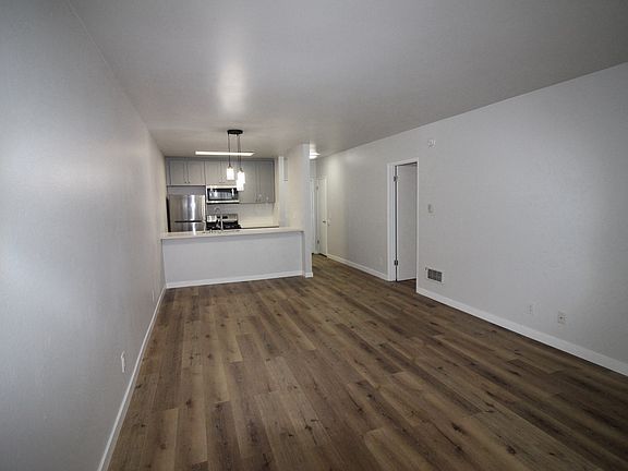 5th image of 1611 N Hobart Blvd